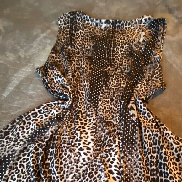 Animal Print Sleeveless Handkerchief Shirt - Picture 6 of 8